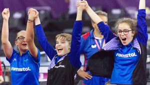 "Campioană europeană - este ceva incredibil! Am și visat chestia asta, dar acum, nu am cuvinte. Mi s-au tăiat genunchii!" România a răpus Rusia la capătul unei finale superbe, la tenis de masă, juniori 2