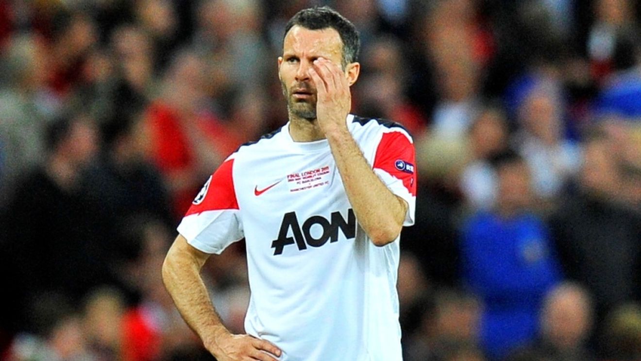 După ce a trăit 8 ani cu soția fratelui său, Giggs i-a făcut avansuri sexuale și altei femei din famile:** "Nu-și poate ține pantalonii pe el!"