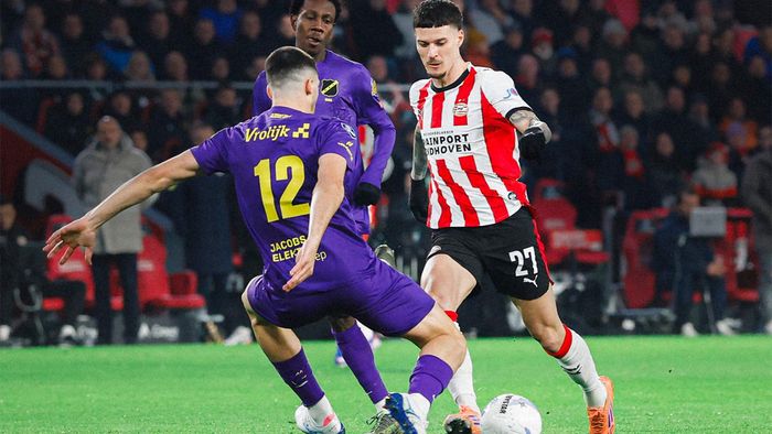Dennis Man, ce dezamăgire! Ce notă a luat după ce a fost schimbat la pauză în PSV - Bayern Munchen