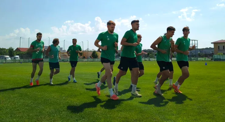 CSC Dumbrăvița va juca șase amicale vara aceasta. Clubul a anunțat o nouă despărțire, dar și alte prelungiri de contracte