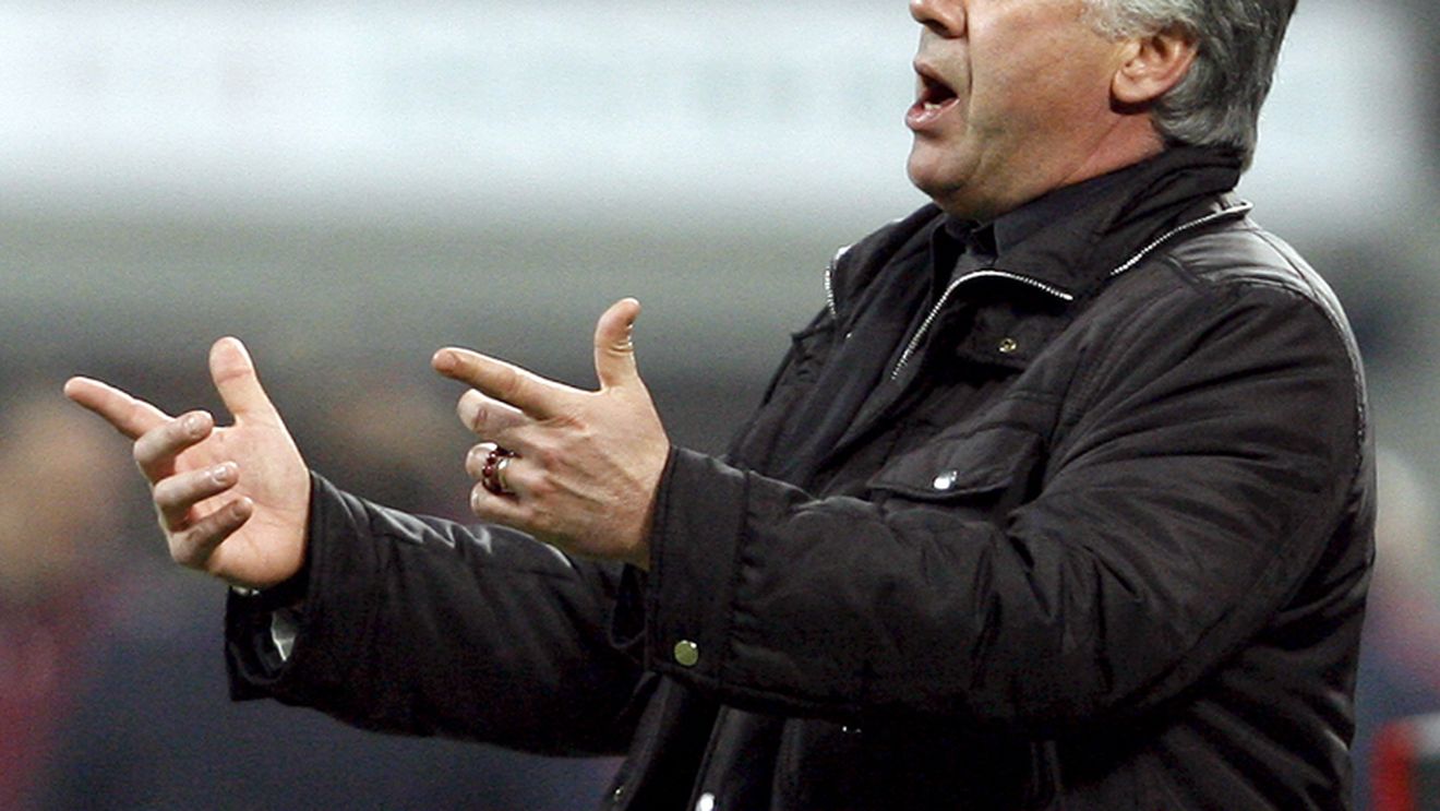 Ancelotti le-a arătat degetul „mijlociu" suporterilor!