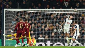 Ce notă a luat Radu Drăguşin după ce a fost integralist în Tottenham - AS Roma 2-2