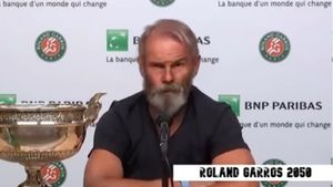 Gluma lui Daniil Medvedev când a văzut pamfletul cu Rafael Nadal, câştigător la Roland Garros în anul 2050: „Sper că până atunci..." | VIDEO