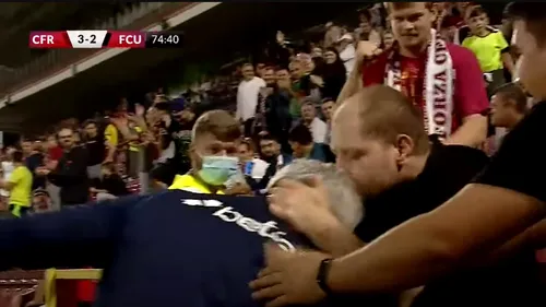 Marius Șumudică, imagini senzaționale! Un suporter l-a pupat pe antrenor, după golul lui Claudiu Petrila din CFR Cluj - FC U Craiova | FOTO