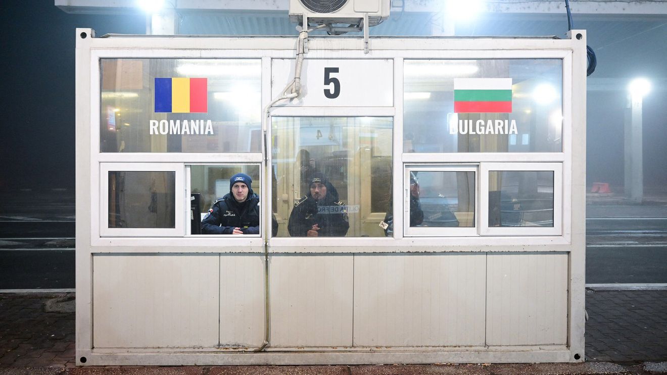 Un român a primit banii cash pentru munca din Bulgaria. Când a întrebat cum trece granița i s-a spus asta: „Ne spui pe unde treci cu maşina. Ia-ți adidaşi mai mari şi îi bagi acolo”