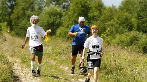 400 de persoane s-au întrecut la Maratonul Apuseni. La 74 de ani, un arădean a terminat cursa cu zâmbetul pe buze