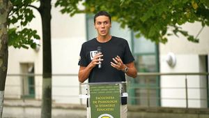 David Popovici a ținut un discurs care i-a amuțit pe profesorii și studenții de la Facultatea de Psihologie și Științele Educației!