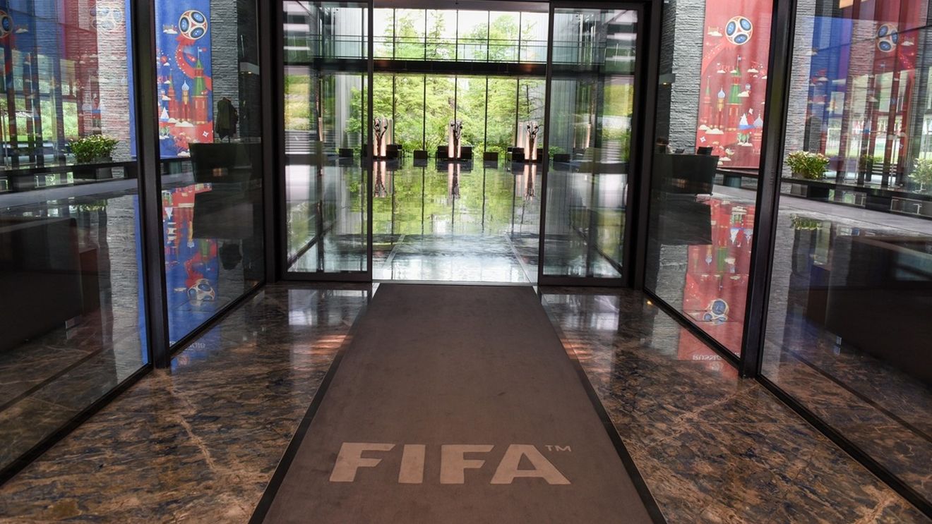 FIFA nu i-a iertat pe români! Clubul din Superliga a primit interzis la transferuri