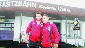 Pierduți în ceață!** Dinamoviștii au urcat pe munte  până aproape de 1.800 de metri