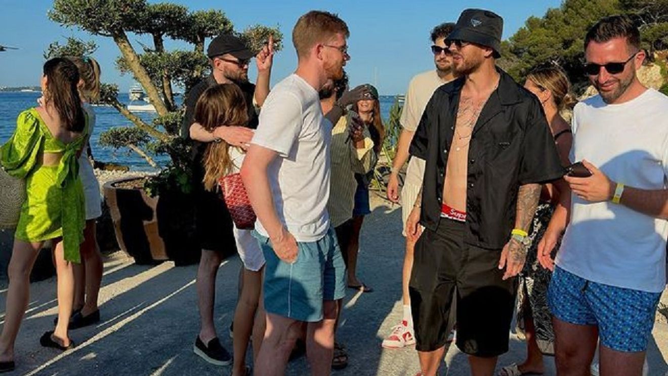 Cum a reacționat Denis Alibec când a dat nas în nas cu Kevin de Bruyne în vacanță! Cristian Daminuță a intervenit imediat, după ce fanii au luat „foc” pe internet: „Valora 100 de milioane de euro, dacă era englez”