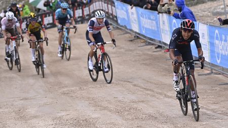 Egan Bernal este noul Patron în Turul Italiei 2021. Columbianul a făcut o adevărată demonstrație de forță la finalul etapei a 9-a și a atins două obiective: victorie și tricou roz | VIDEO