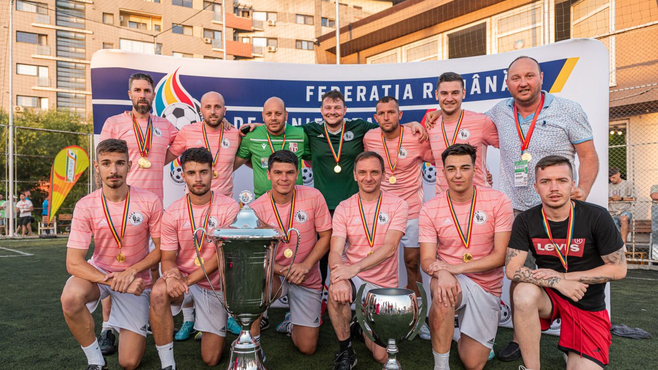 După United și Arcada, Galați mai dă o campioană națională în 2023! Ajaxul din același oraș cu Oțelul, aur la turneul final organizat la Bistrița. Reacție „de milioane” a lui Gabi Balint: „Am crezut că e un sport mai relaxant. Sânmărtean mi-a zis că l-a încercat, dar că ritmul e prea ridicat pentru el!” | EXCLUSIV