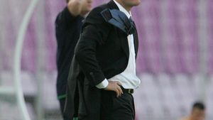 Uhrin jr.: "Pe acest teren nu se joacă fotbal"