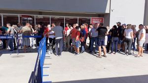 UTA - Rapid se joacă cu casa închisă, suporterii acuză autoritățile locale că au construit un stadion prea mic!