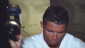 Ronaldo a turbat în timpul unui interviu. VIDEO | S-a ridicat, a înjurat, a trântit și a plecat. Ce întrebare l-a scos din minți pe galactic