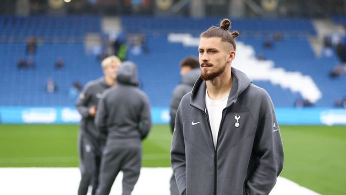 Fanii lui Tottenham au făcut scandal pentru că Radu Drăguşin a fost rezervă, iar echipa lui Postecoglou a pierdut la Brighton