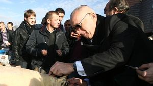 Ceartă la "masa bogaților": "Trebuie să fim mai bărbați"** Cum răspunde Dorinel la acuzele lui Stan