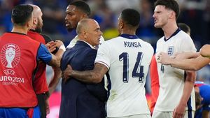 S-a aflat motivul pentru care Declan Rice, vedeta Angliei, şi Francesco Calzona, selecționerul Slovaciei, au fost aproape să se ia la pumni! De ce i-a strigat "chelios nenorocit" şi ce a urmat apoi