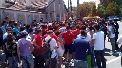 FOTO & VIDEO Isterie la Brașov!** TOATE biletele puse în vânzare pentru finala Cupei au fost vândute în 40 de minute