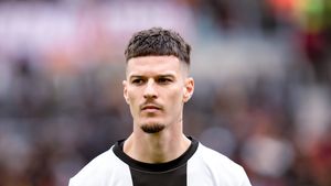 Oferta penibilă pe care Fiorentina a făcut-o, de fapt, Parmei pentru Dennis Man