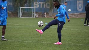 Ofosu, despre sosirea lui Mirel Rădoi la Craiova: „Am auzit zvonuri, dar nu-l cunosc”. Jucătorul Craiovei îşi întâlneşte fosta echipă