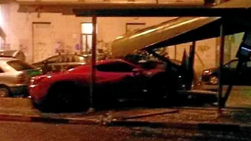 FOTO | Un star de la Juve și-a făcut praf Ferrari-ul într-un accident. Caceres era băut, iar mașina i-a fost confiscată