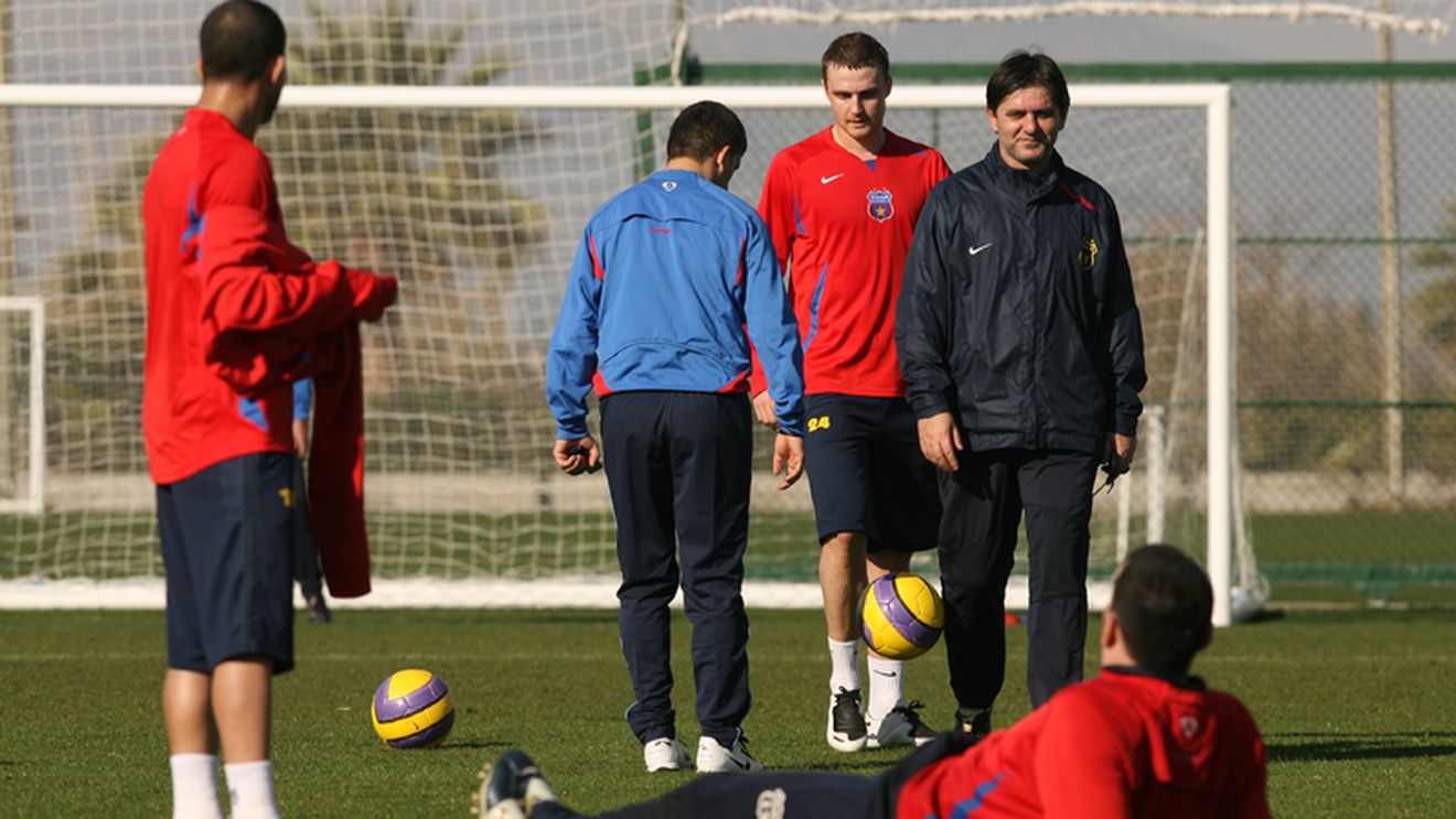 "Steliștii să joace fotbal, nu să comenteze"