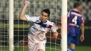 Becali: "Am auzit că M. Costea abia așteaptă să scape de tine!"** Cum a încercat Gigi să 'fure' jucători de la Craiova!