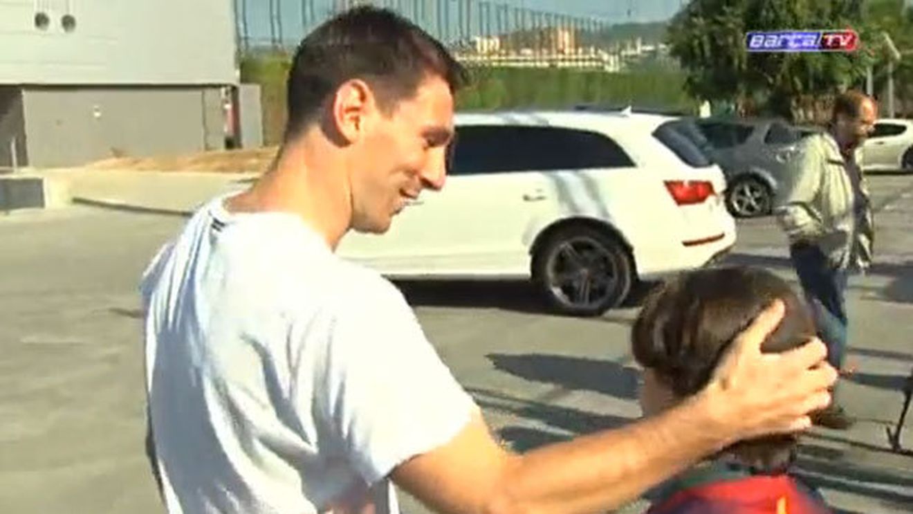 VIDEO "Fenomenul" brazilian fără picioare a făcut senzație acasă la Barcelona!** Încântat de ce a văzut, Messi l-a lăsat să-i dea "urechi"