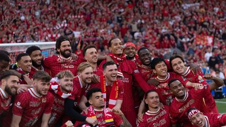 Liverpool vinde fotbalişti de 200.000.000 de euro pentru a finanța o campanie de transferuri cum nu s-a mai văzut pe Anfield