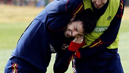 Pique: "E rău pentru Arsenal că Fabregas e la CM! **Se va obișnui prea mult cu jucătorii Barcei"