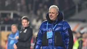 Nu au trecut nici 24 de ore de când Șumudică a anunțat că fotbalistul transferat pentru 700.000 de euro are șanse mici să mai joace, că deja a apărut prima ofertă din Superliga