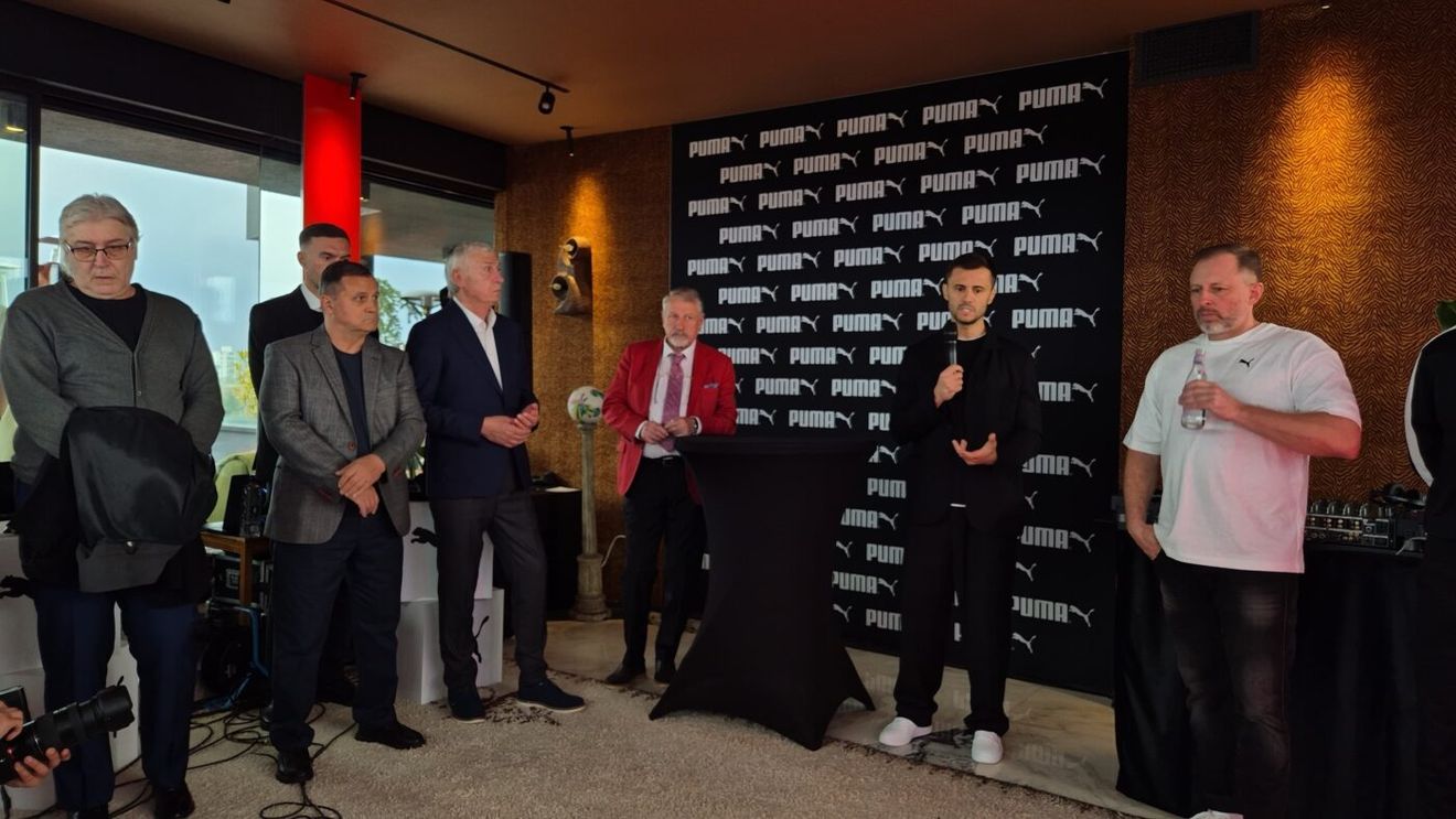 Dinamo București și-a prezentat noul sponsor tehnic: „câinii” revin la echipamentele cu care au avut cele mai mari performanțe. Reacțiile gloriilor prezente la eveniment