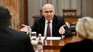 „Bolojan greşeşte că strânge şurubul. Poporul n-a suportat asta”. E milionar, are pensie de 5.000 de euro de la statul român şi compară comunismul cu capitalismul