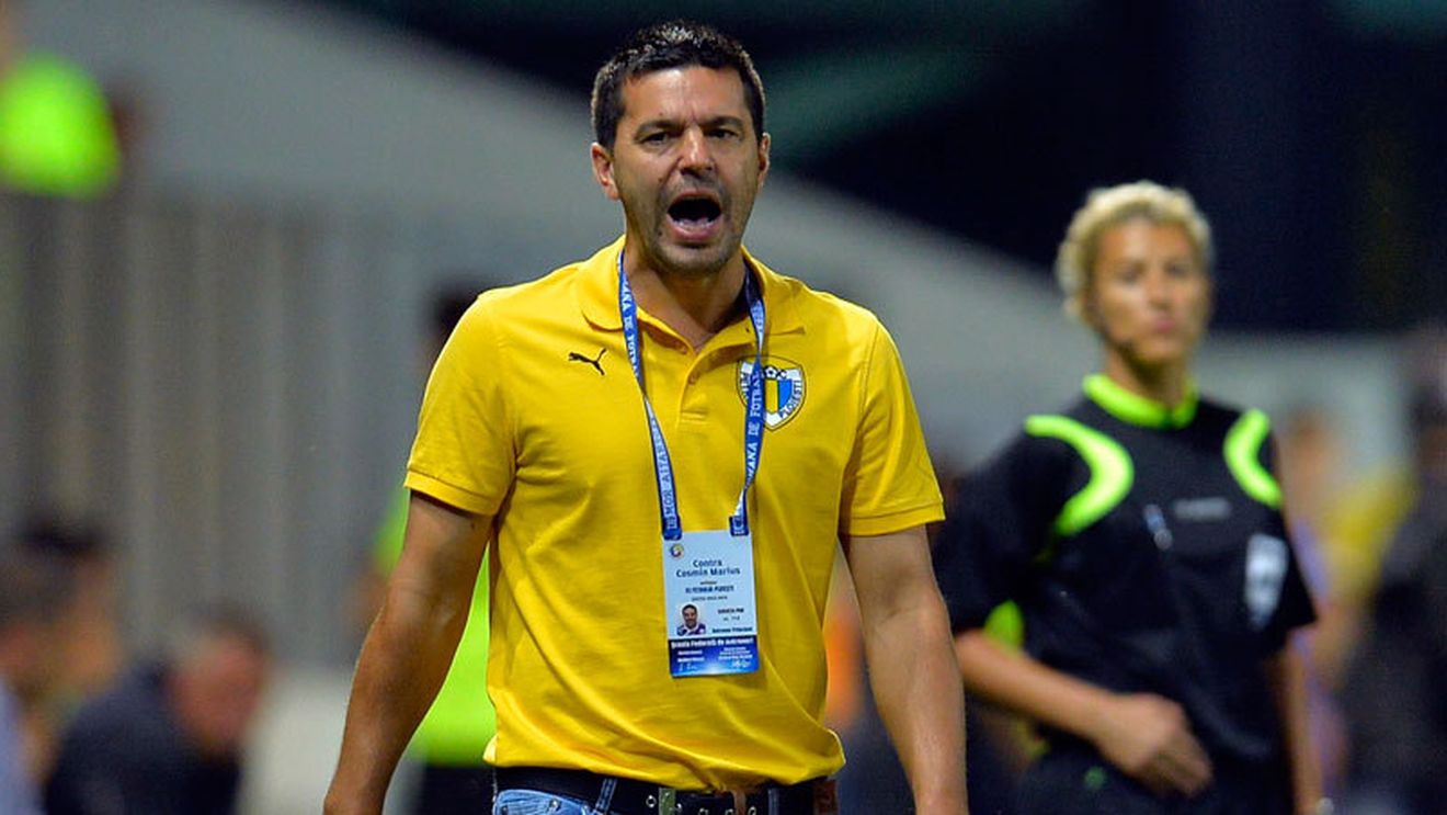 Contra : "Nu e normal să jucăm la ora 17.00. Grozav mi-a zis că se sufocă din cauza căldurii și a cerut schimbare"