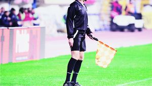 Cadou de la CCA pentru Nica! Un ploieștean va arbitra în această seară Petrolul - Corona