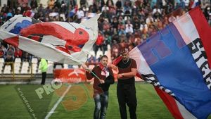 Se aprind pentru titlu!** Asistență record pentru Oțelul, la primul meci în nocturnă