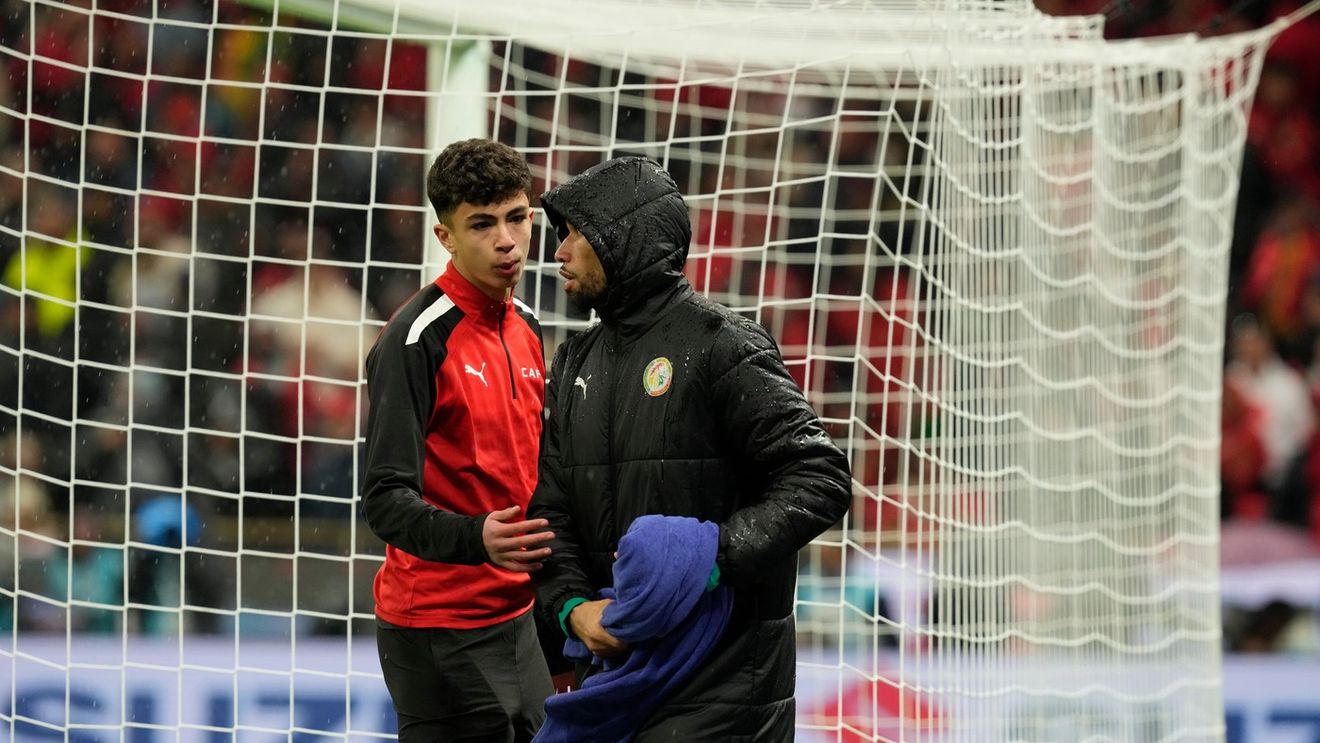 De ce s-a luptat în finala Cupei Africii pentru un prosop. Despre voodoo în fotbalul african, cu Mario Marinică: „Mi s-a întâmplat să găsesc picioare de pui în mijlocul terenului și jucătorii nu mai doreau să joace”