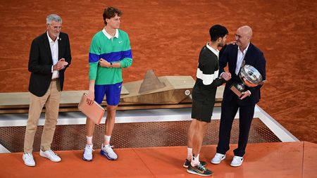 E milionar în euro, dar n-are loc în propria casă: „Apartamentul meu e mic. Le duc la părinți”