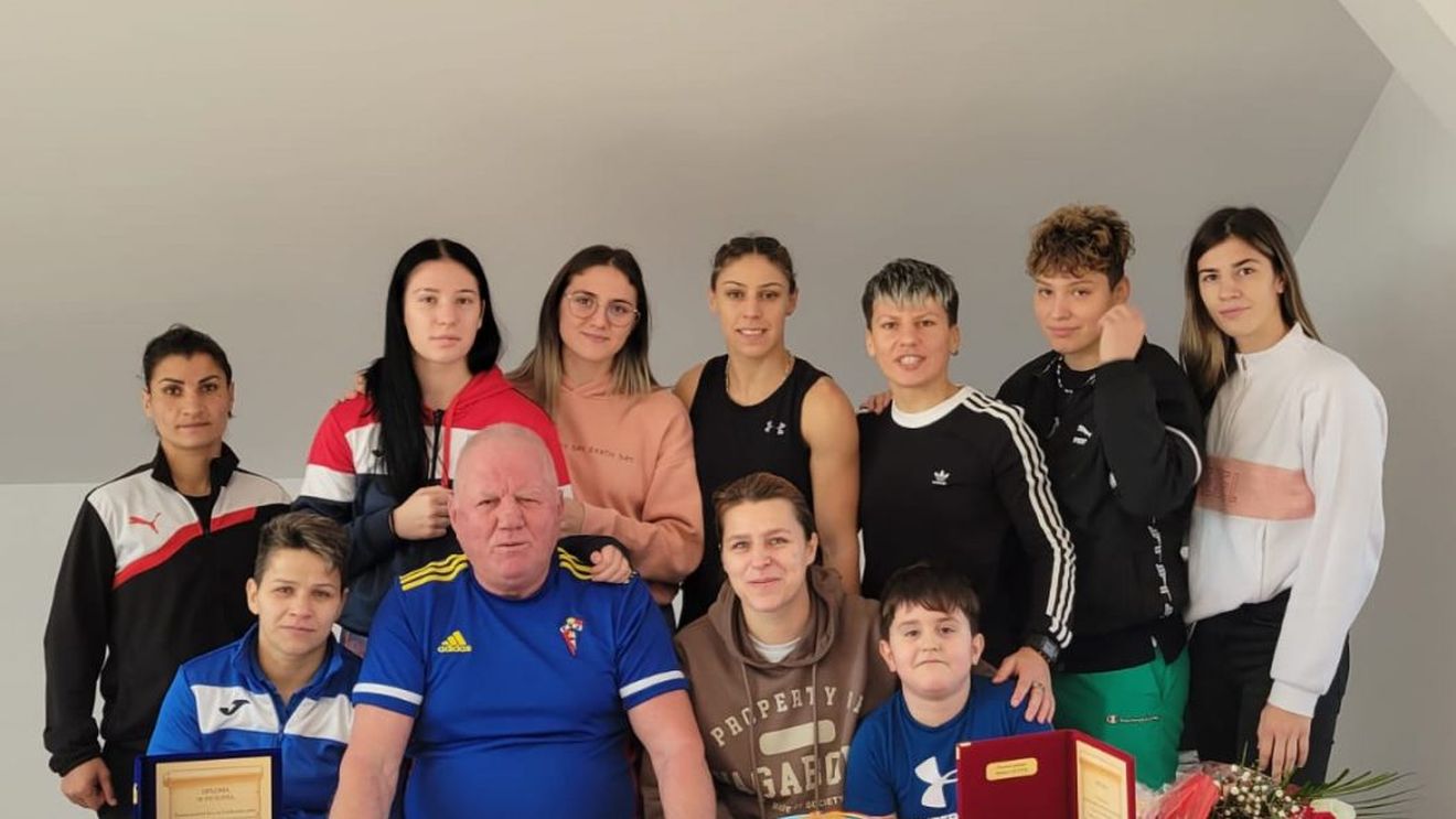 Viața bate filmul! Adrian Lăcătuș, antrenorul coordonator al lotului de box feminin, visează să-și construiască o sală a lui. Dar nu oricum, ci cu bani câștigați la Loto! | EXCLUSIV