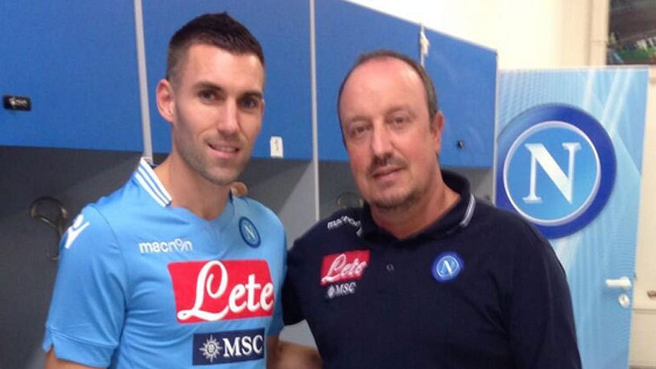 Soluție de avarie pentru criza din defensivă: Reveillere a semnat cu Napoli