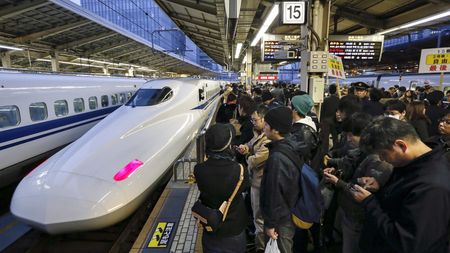Cine ar fi crezut? Cursele aeriene, aduse în pragul falimentului de transportul terestru. În Japonia, avioanele pierd viteză în favoarea trenurilor