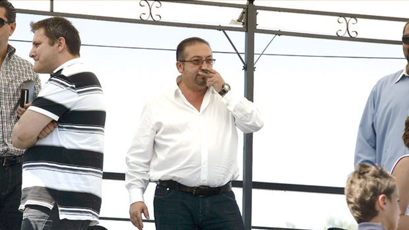 "Mușcați din câini"