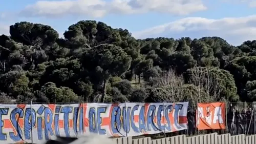 Fanii lui Atletico Madrid au pus un banner cu mesajul „Spiritul de la București”. Mulți au crezut că e pentru Horațiu Moldovan, dar ultrașii făceau referire la cu totul altceva