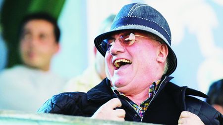 Pe Mitică îl doare-n pălărie!**