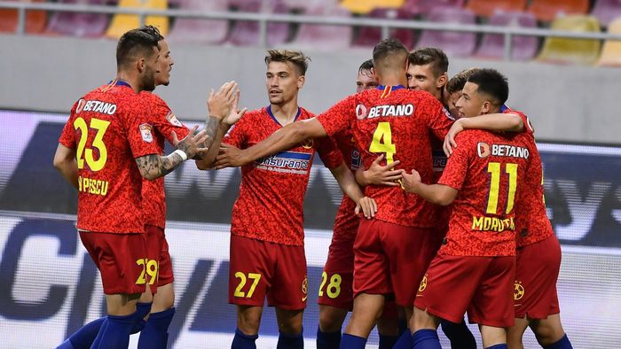 Jucătorii de la FCSB infectați cu COVID-19, tratați cu medicamentul anti-coronavirus adus de Gigi Becali din Rusia. „Am plătit 120.000 de pastile!” | EXCLUSIV