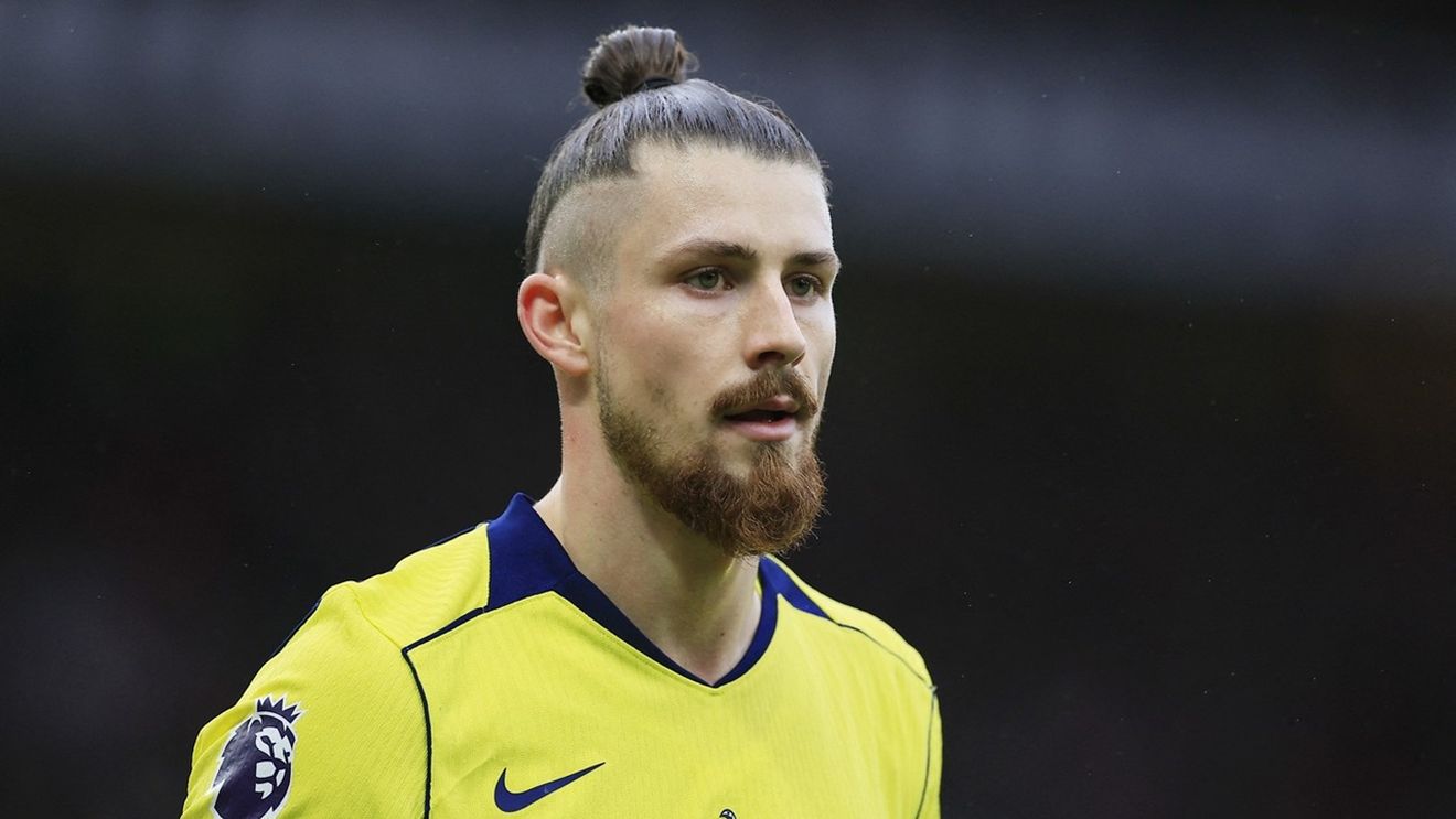 Răsturnare de situație pentru Radu Drăgușin la Tottenham. Noul antrenor l-a lăudat