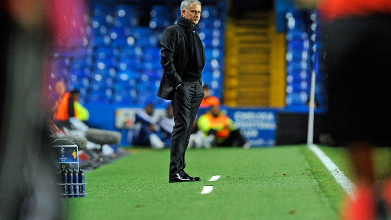 Tensiuni înainte de Steaua: "Mou", acuzat că strică valorile lui Chelsea! Oscar îi "bate" pe Messi și CR7, dar suferă din cauza 'Specialului'