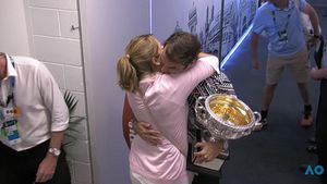 Roger Federer povestește o anecdotă savuroasă cu soția sa: „A uitat că sunt la turneu și m-a sunat în mijlocul meciului!"