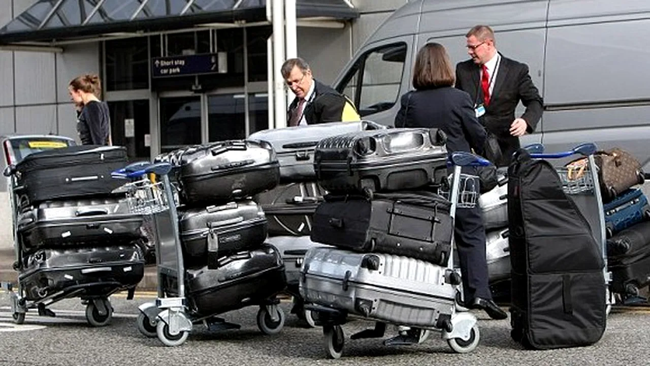 FOTO: Soția lui Rooney a plecat în vacanță cu 19 valize :)